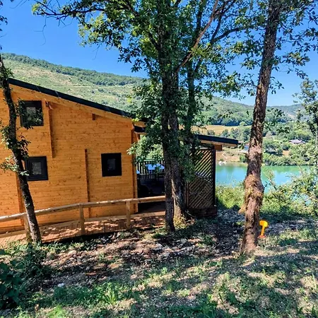 Cabanes Et Lodges Du Belvedere Serrieres-sur-Ain Exterior photo